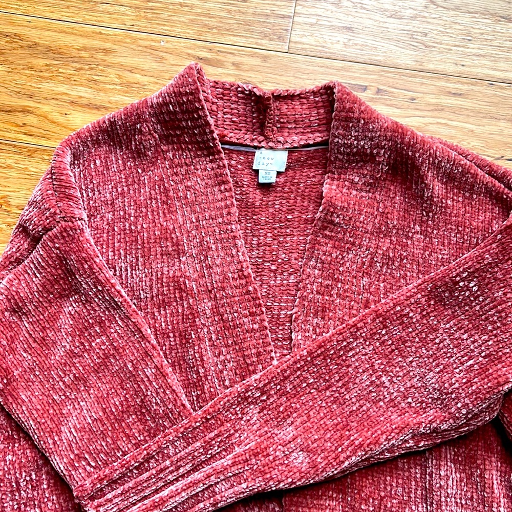 A new day XS velvet like cardigan.